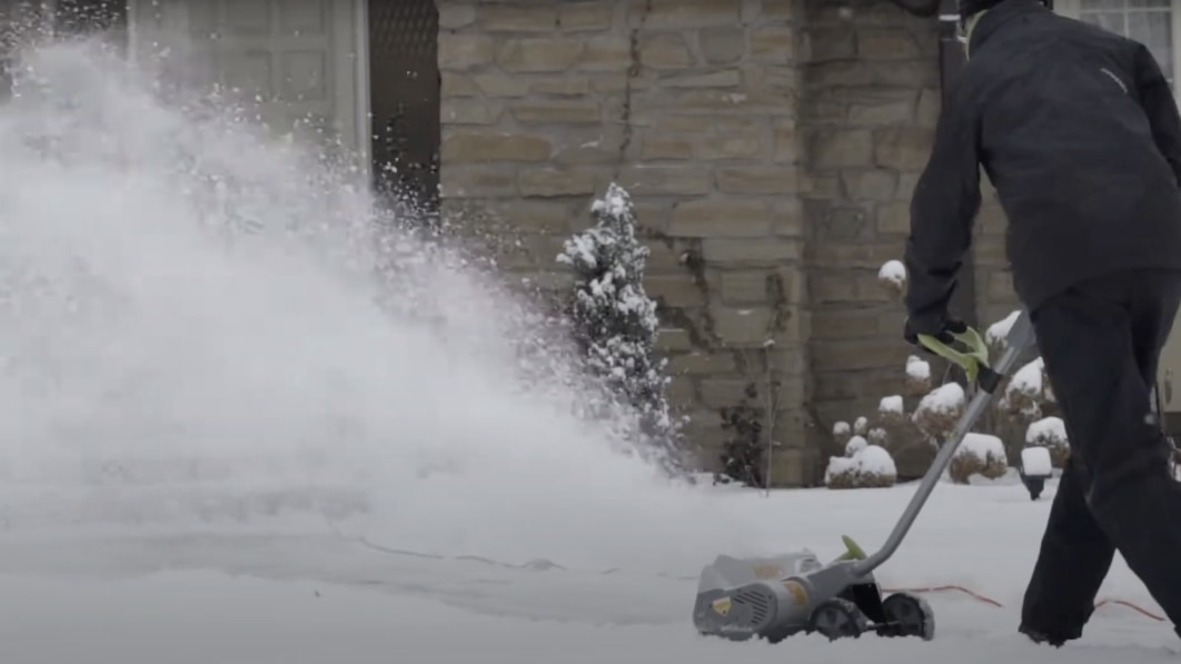 Amazon’s best-selling electric snow shovel is on sale for a limited time