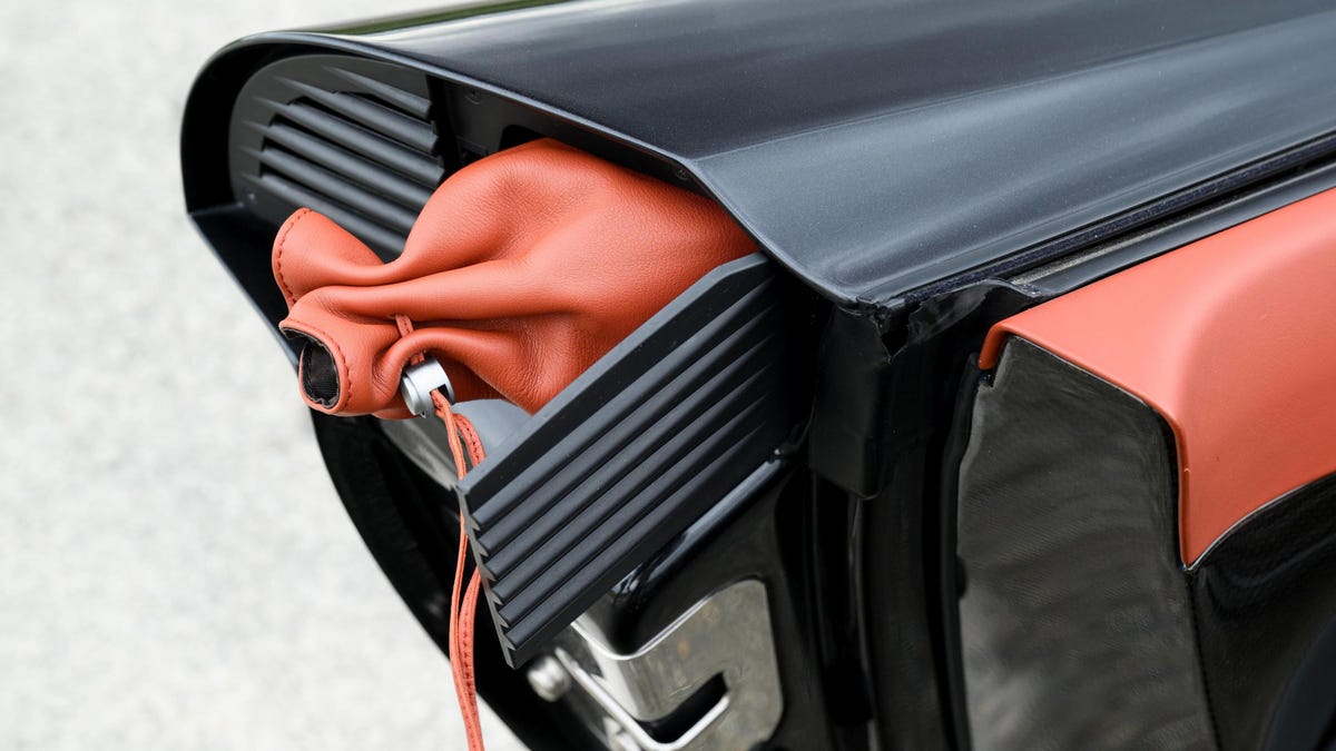 There’s A Secret Compartment In Every Porsche Carrera GT Perfect For All Of Your Smuggling Needs