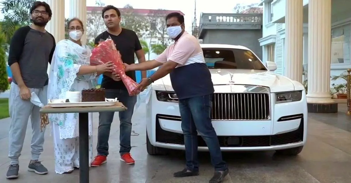 Watch Rolls Royce Ghost Home Delivery in Hyderabad