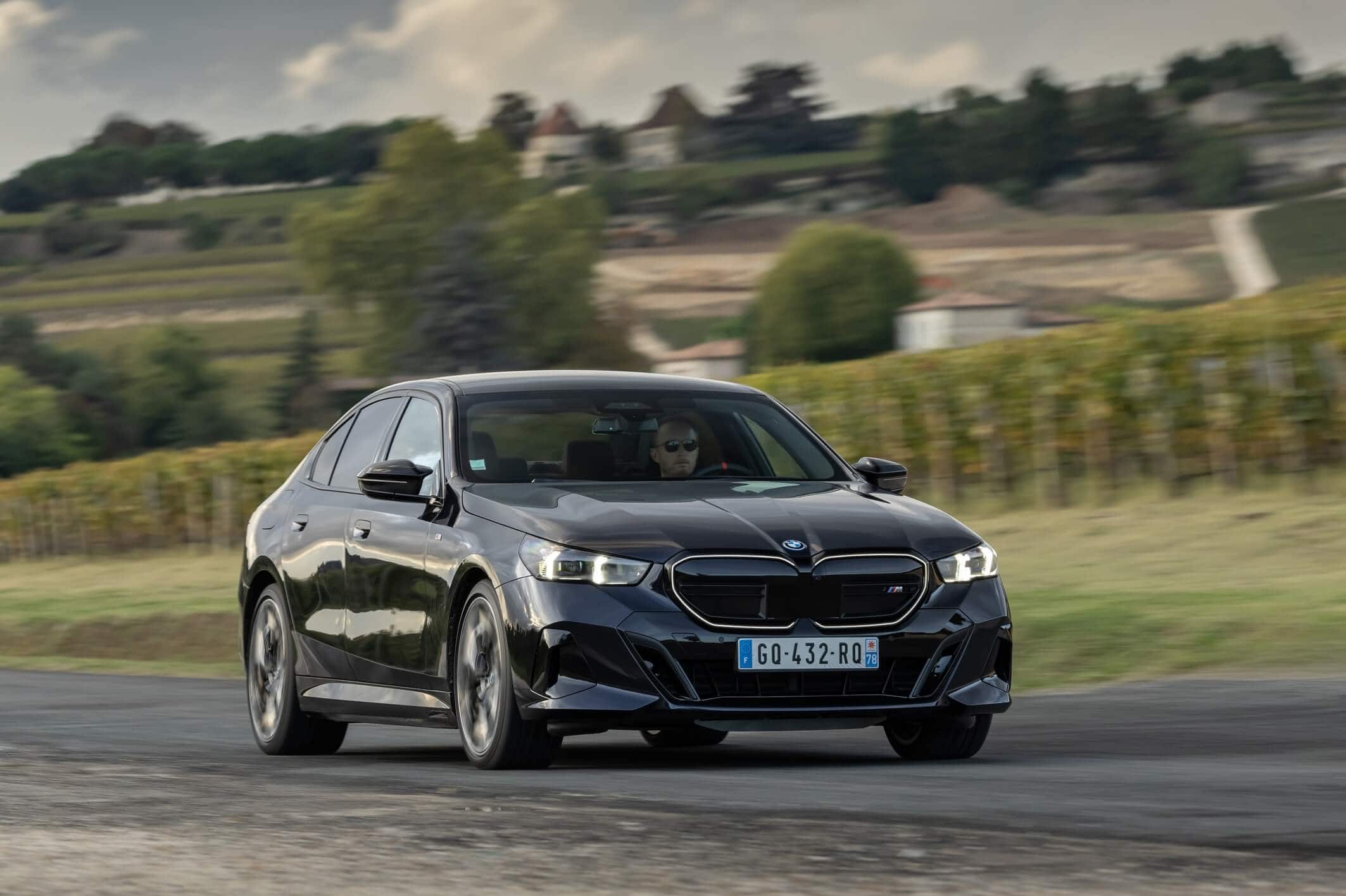 BMW i5 M60 Sedan Races Down Ski Slope In New Promo