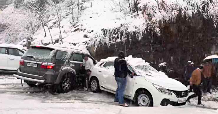 Toyota Fortuner, Hyundai Creta And Other Cars Go Out Of Control In Snow, Crash Into Each Other [Video]