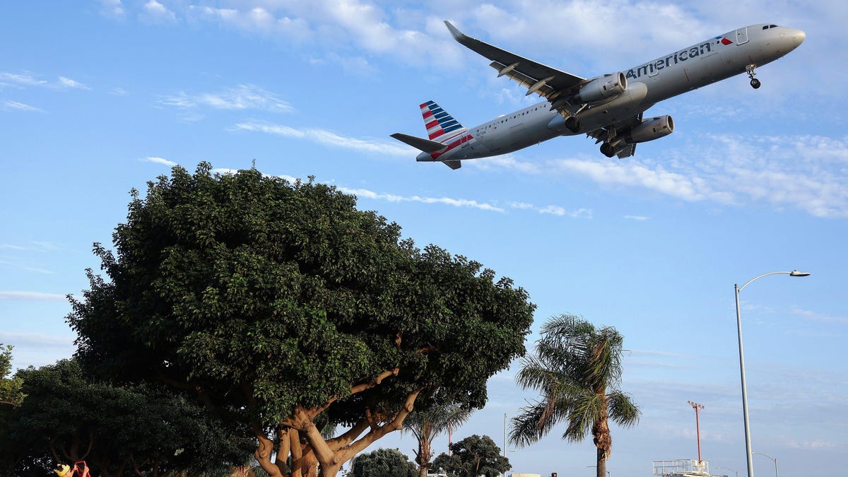 American Airlines Boeing 777 Blows Tire During Takeoff