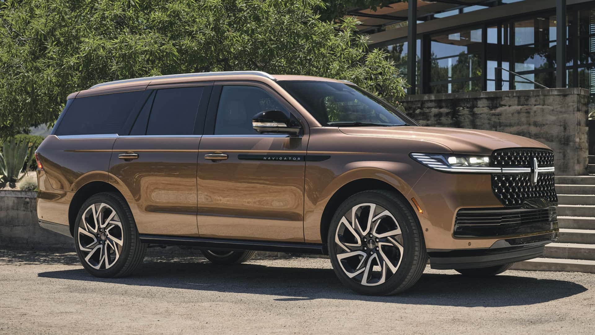 2025 Lincoln Navigator Gets a Massive New Screen, Second Row Massage Seats