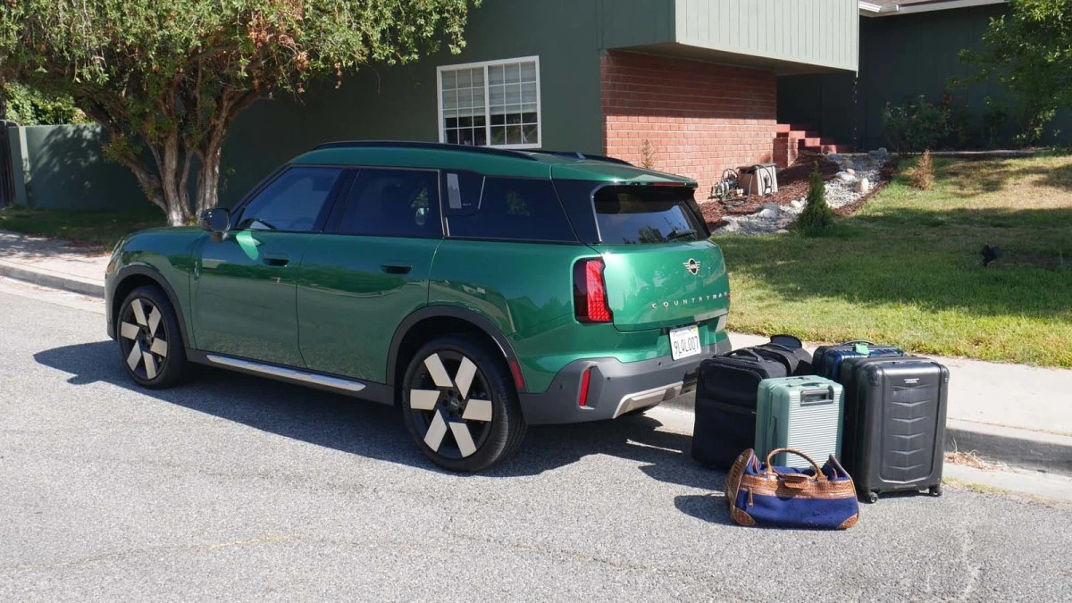 Mini Countryman Luggage Test: How big is the trunk?