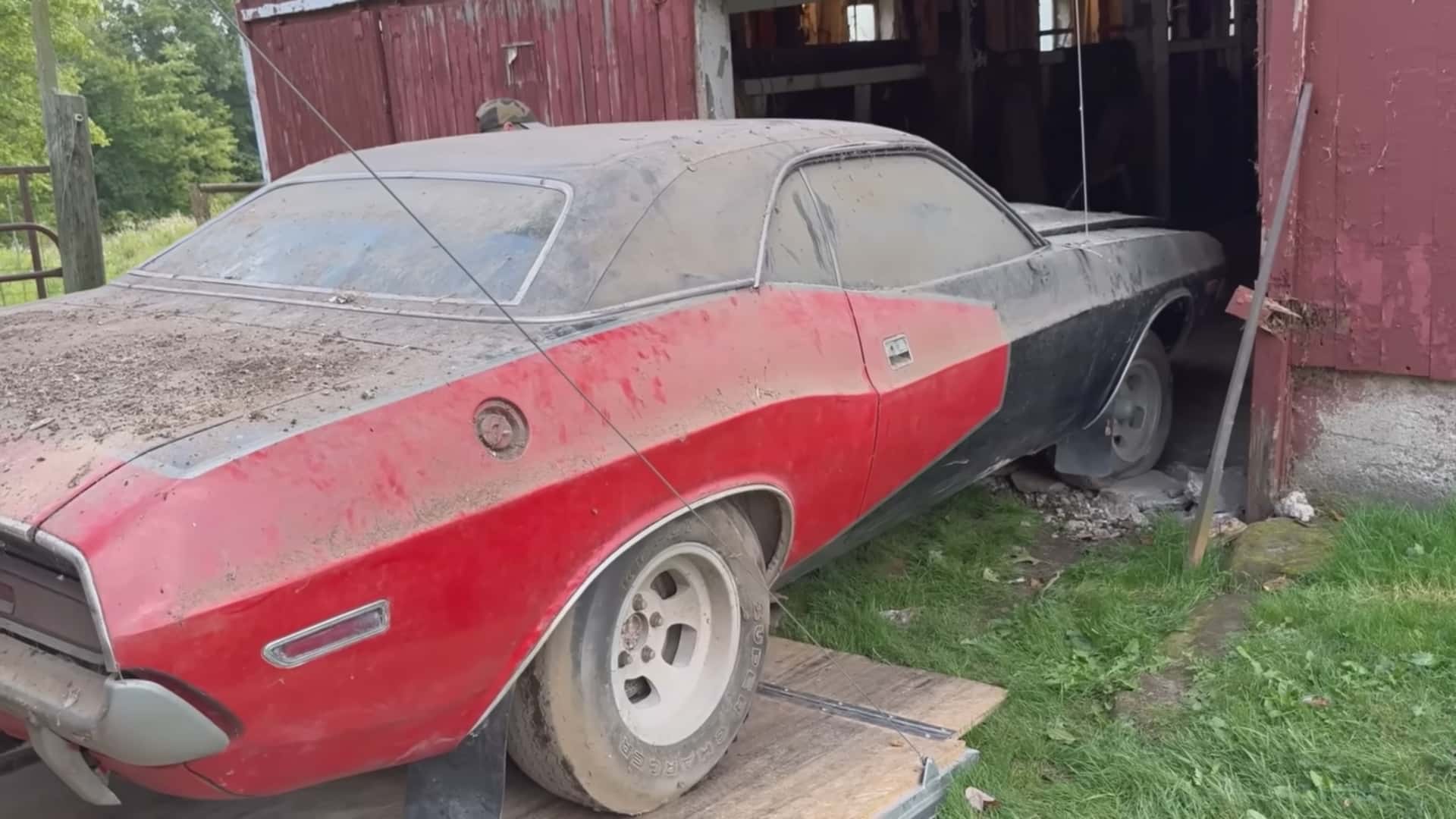 Cleaning This Disgusting 1970 Dodge Challenger Reveals All Kinds of Problems