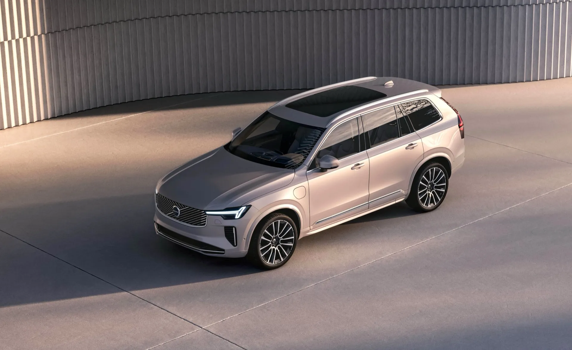 2025.5 Volvo XC90 brings SUV’s design and tech into modern era