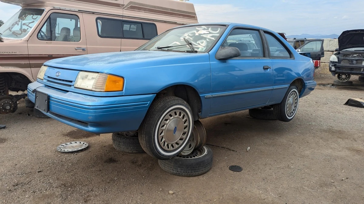 Junkyard Gem: 1994 Ford Tempo 4-door sedan