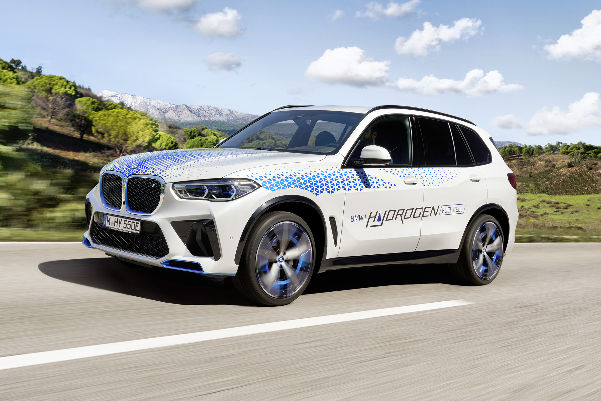 Hydrogen-powered BMW to reach showrooms in 2028